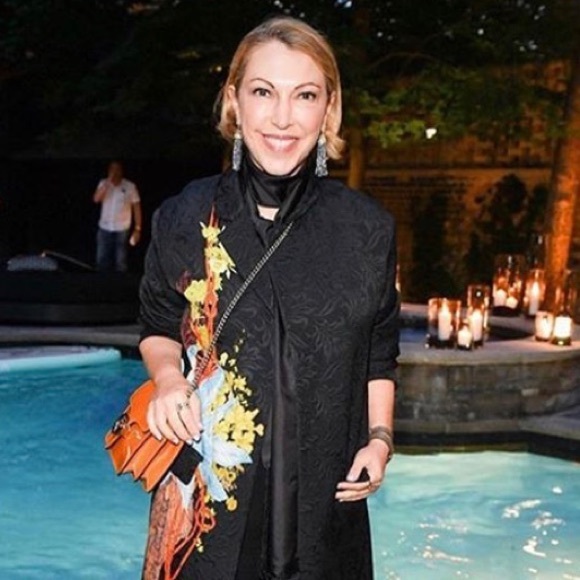 Meet your Posher, Lisa - Picture 3 of 3